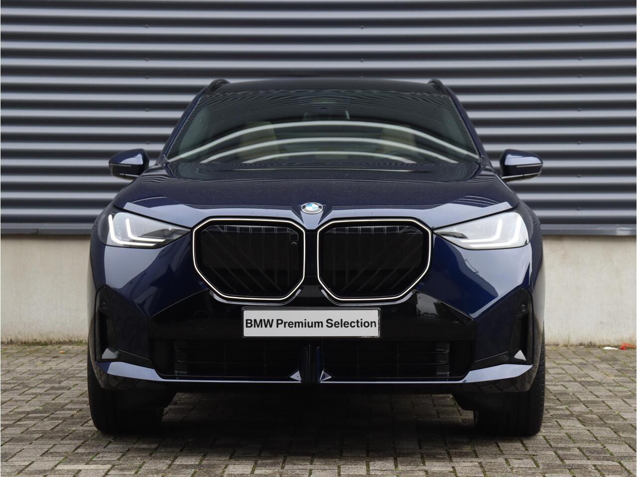BMW X3 30e xDrive | M Sportpakket Pro | Panodak | Trekhaak | Driving Assistant Plus | Stoelventilatie | Parking Assistant Plus | Harman Kardon | 21'' LMV