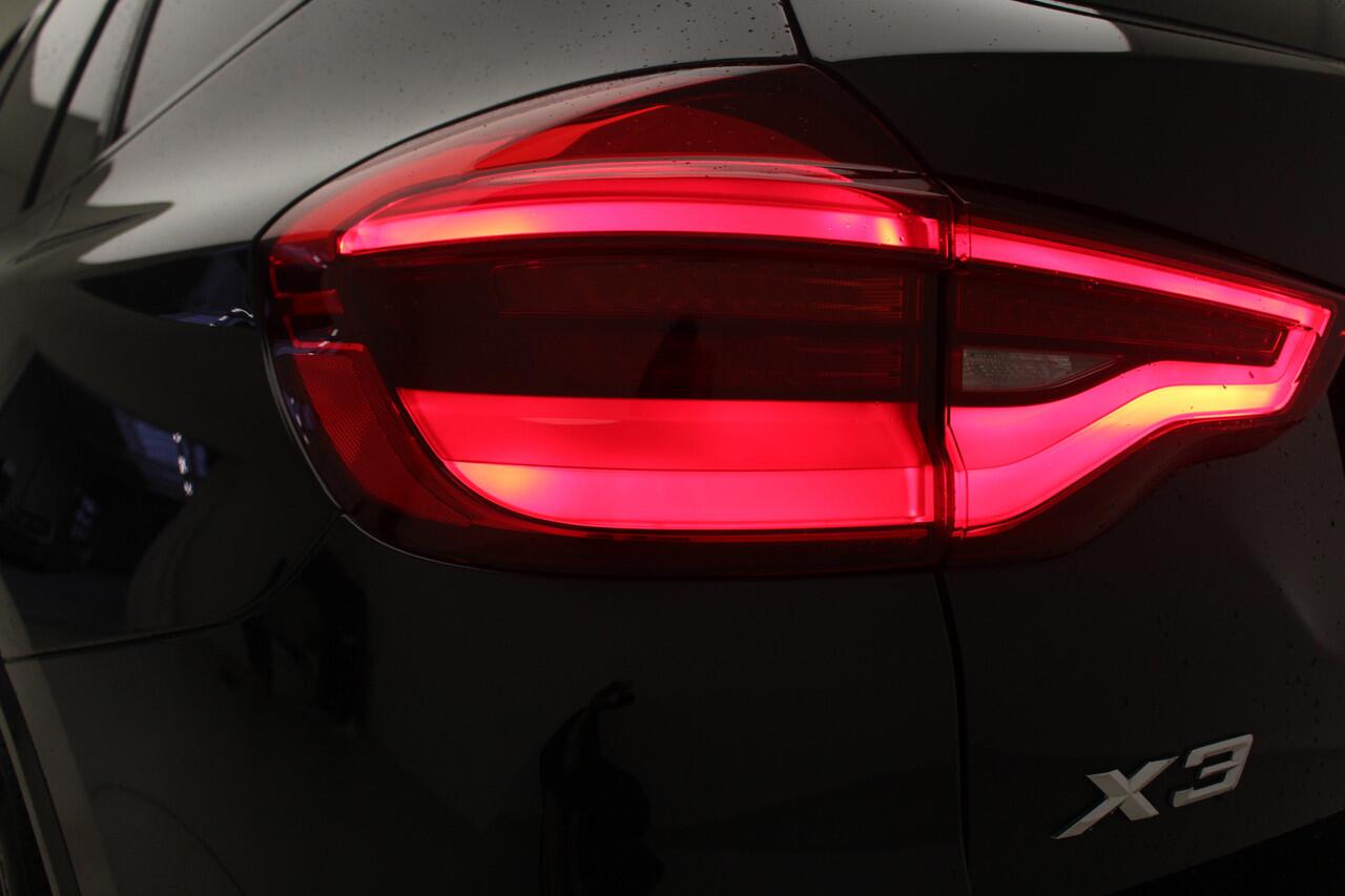 BMW X3 xDrive30e M-Sport | Trekhaak | Panorama | Head-Up | Camera | Leder |