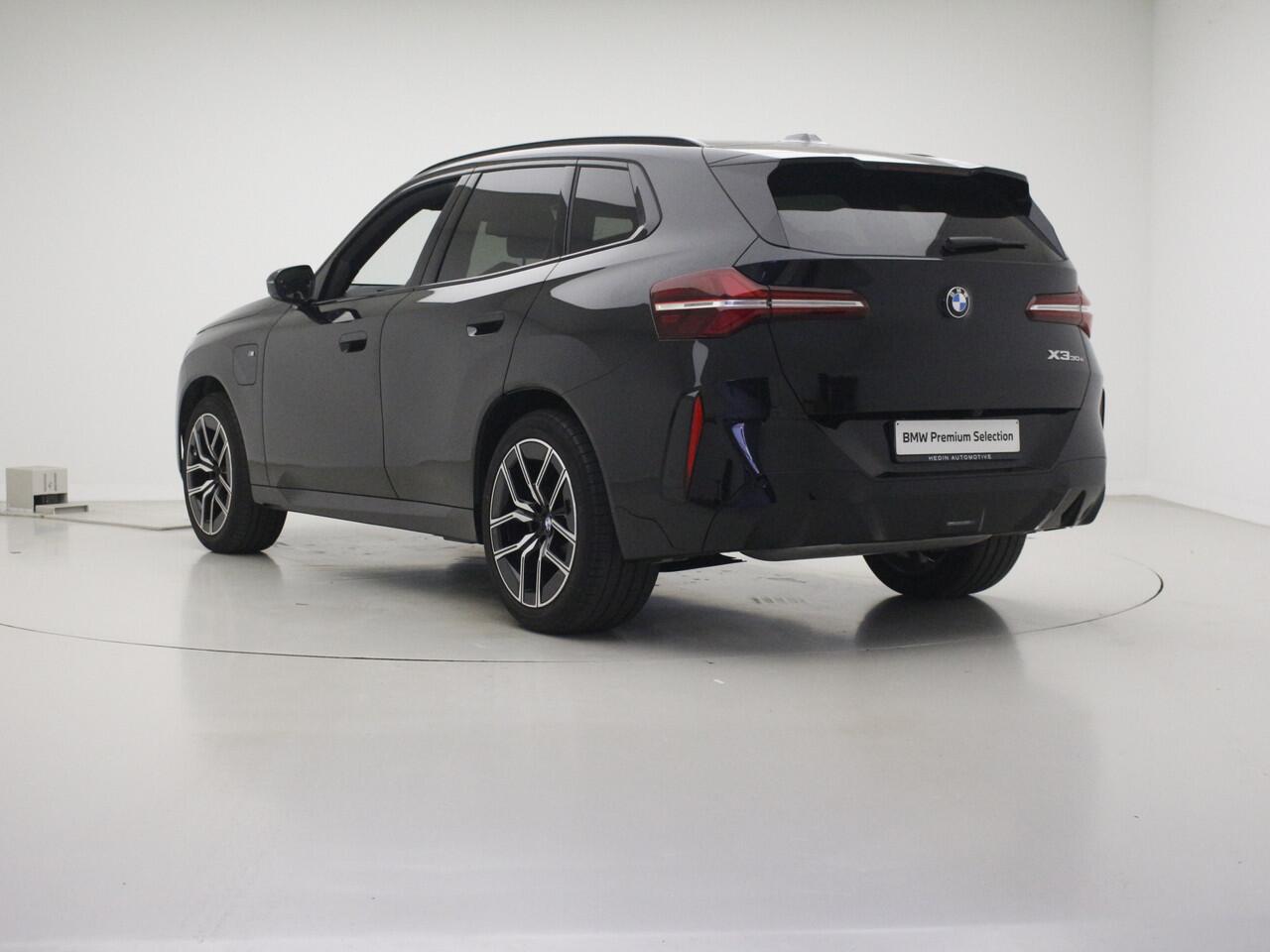 BMW X3 30e xDrive M-Sport | 20" | Panorama | Elek. verst. stoelen | Trekhaak | Voorbereiding Driv. Ass. Plus