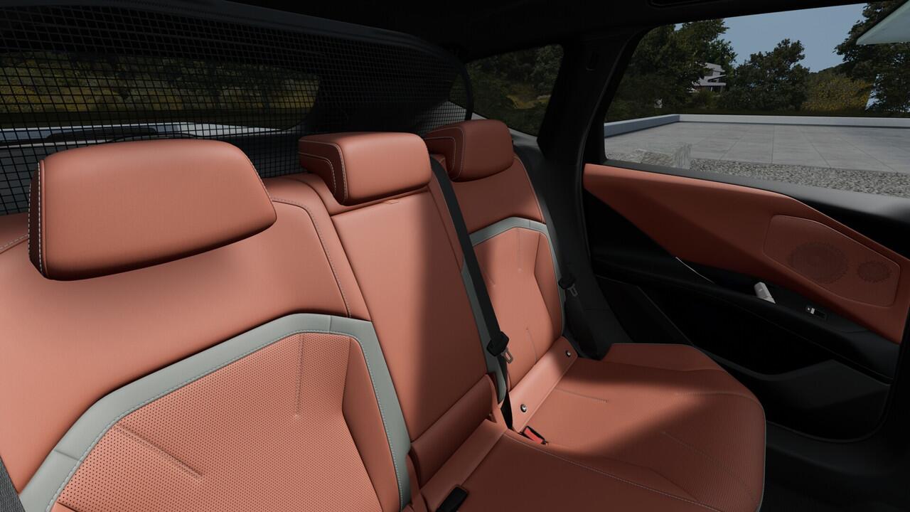 BMW X3 iX3 50 xDrive M Sport / Panoramadak / Trekhaak / Multifunctionele Stoelen / Head-Up / Parking Assistant Plus / Stuurverwarming