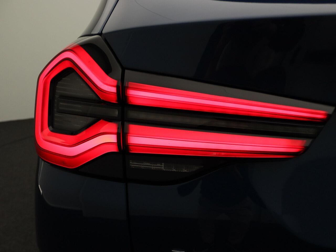 BMW X3 xDrive30e High Executive | Trekhaak | Sportstoelen | Laserlight | Parking Assistant | DAB | HiFi | 18''