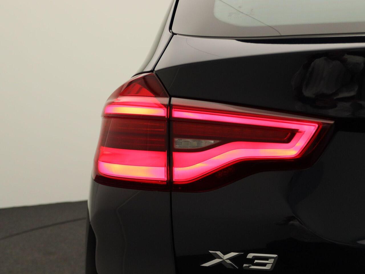 BMW X3 xDrive30e High Executive | M Sportpakket | Audio Media Pack | Parking Pack | Safety Pack | BMW Personal CoPilot Pack | 19''