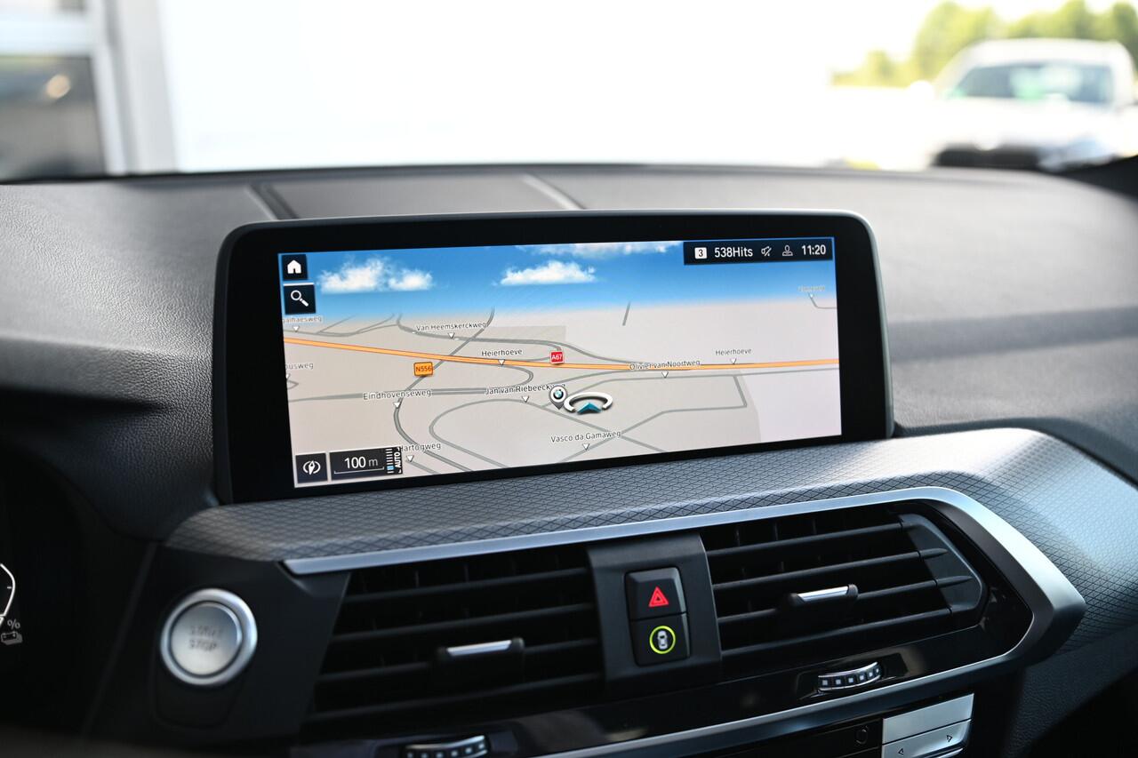 BMW X3 xDrive30e High Executive M Sport Automaat / Panoramadak / Trekhaak / Sportstoelen / Achteruitrijcamera / Adaptieve LED / Stoelverwarming / BMW Live Cockpit Professional