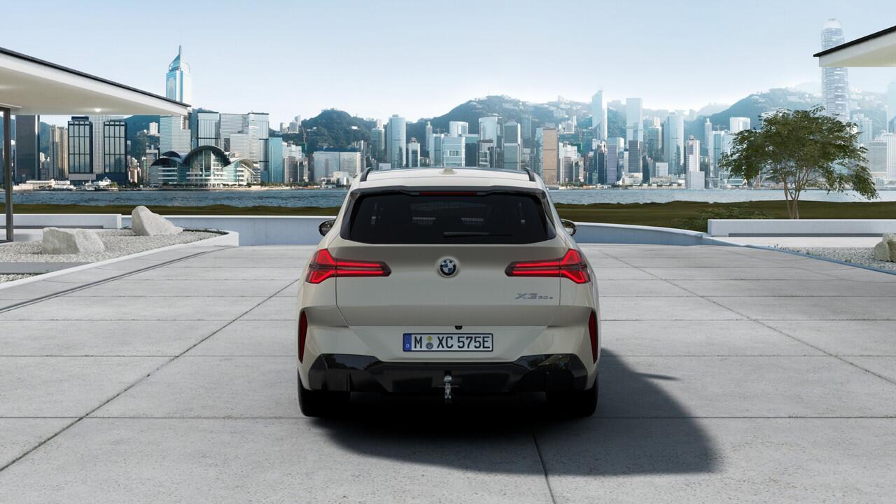 BMW X3 30e xDrive M Sport Automaat / Panoramadak / Trekhaak / Sportstoelen / Stoelventilatie / Comfort Access / Stoelverwarming / Adaptieve LED / Parking Assistant Plus / Harman Kardon