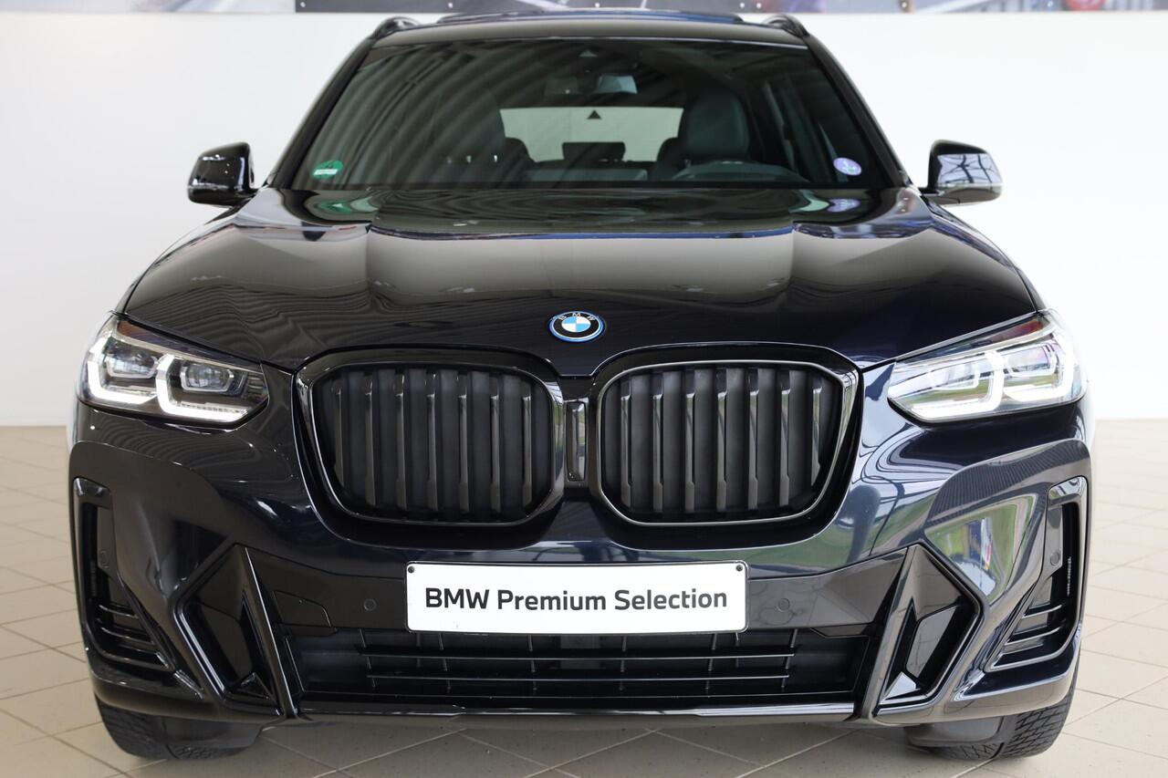 BMW X3 xDrive30e M Sportpakket | 20 inch | Elektrische Trekhaak | Glazen panoramadak | Driving Assistant | Adaptieve LED | Head-Up