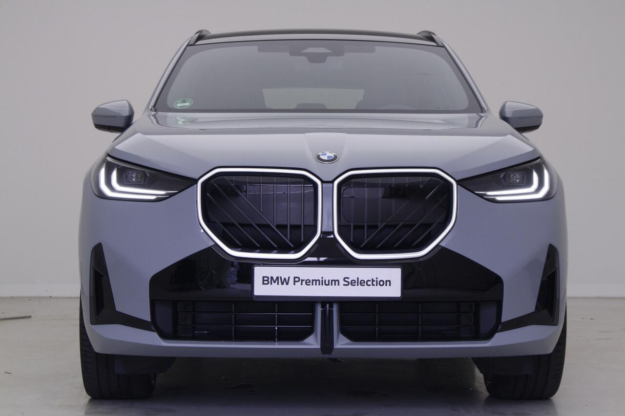 BMW X3 30e xDrive M-Sport | Trekhaak | Panorama | 21" | Elek. verst. stoelen | Brooklyn Grau