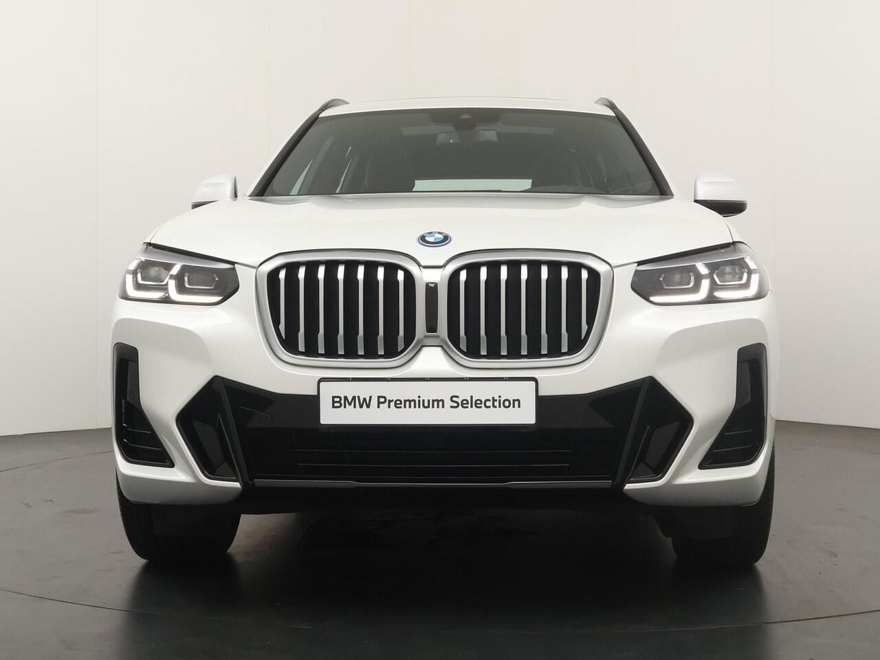 BMW X3 xDrive30e | M-Sportpakket | Panoramadak | HiFi | 19''