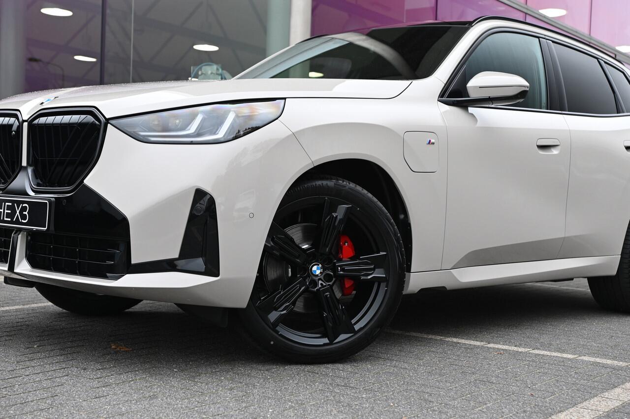 BMW X3 30e xDrive M Sport Automaat / Panoramadak / Trekhaak / Stoelventilatie / Parking Assistant Plus / Comfort Access / Adaptieve LED / Stuurverwarming