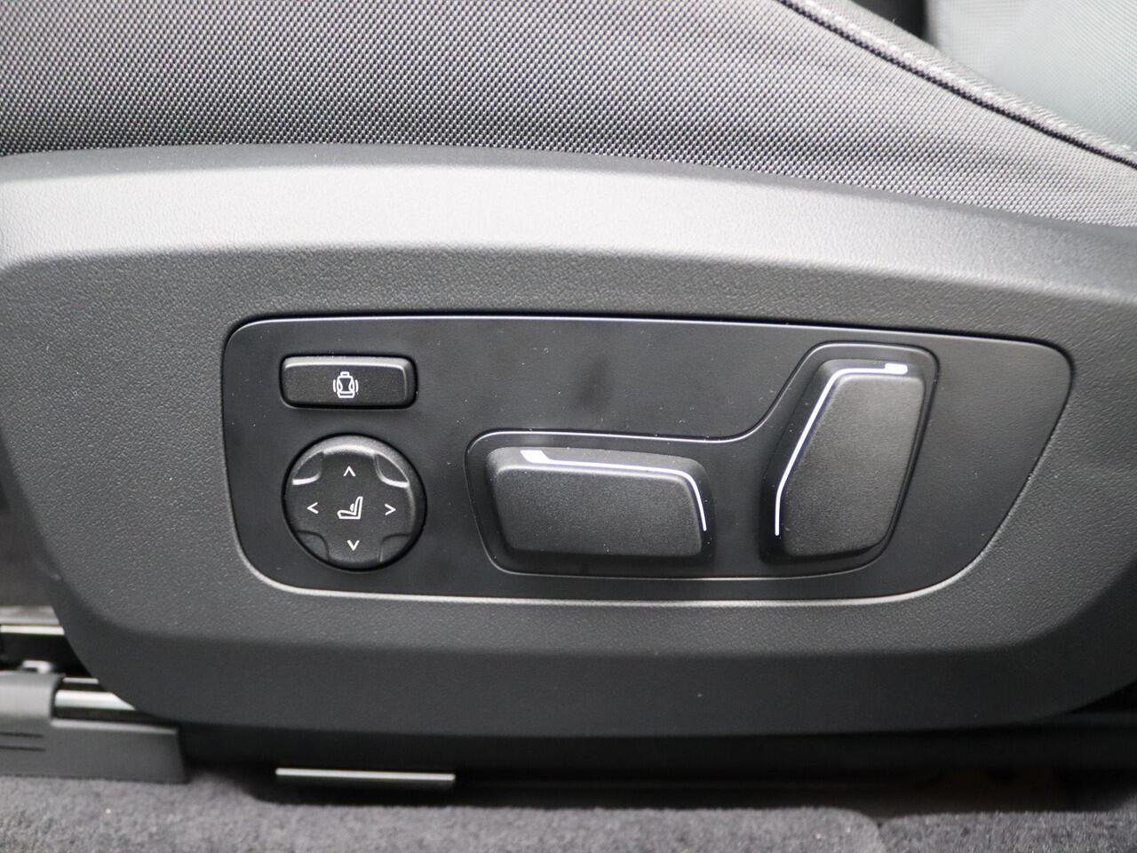 BMW X3 30e xDrive M Sportpakket Pro | Professional Pack | Premium Pack | Trekhaak | Elektrisch Verstelbare Sportstoelen | Driving Assistant Plus | Harman Kardon | 20''