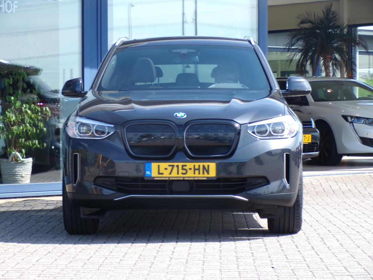 BMW X3 iX3 Executive 80 kWh, SOH 95% / Full LED / Elektr. Schuifdak / Stoelverwarming / Navigatie / Camera + Sensoren / Climate Control / 19'' LMV