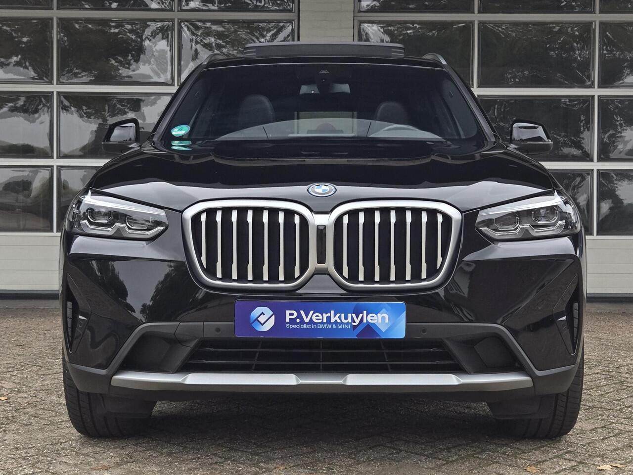 BMW X3 xDrive30e LCI | SPORTSTOELEN | LEDER | PANORAMADAK | CAMERA | TREKHAAK |