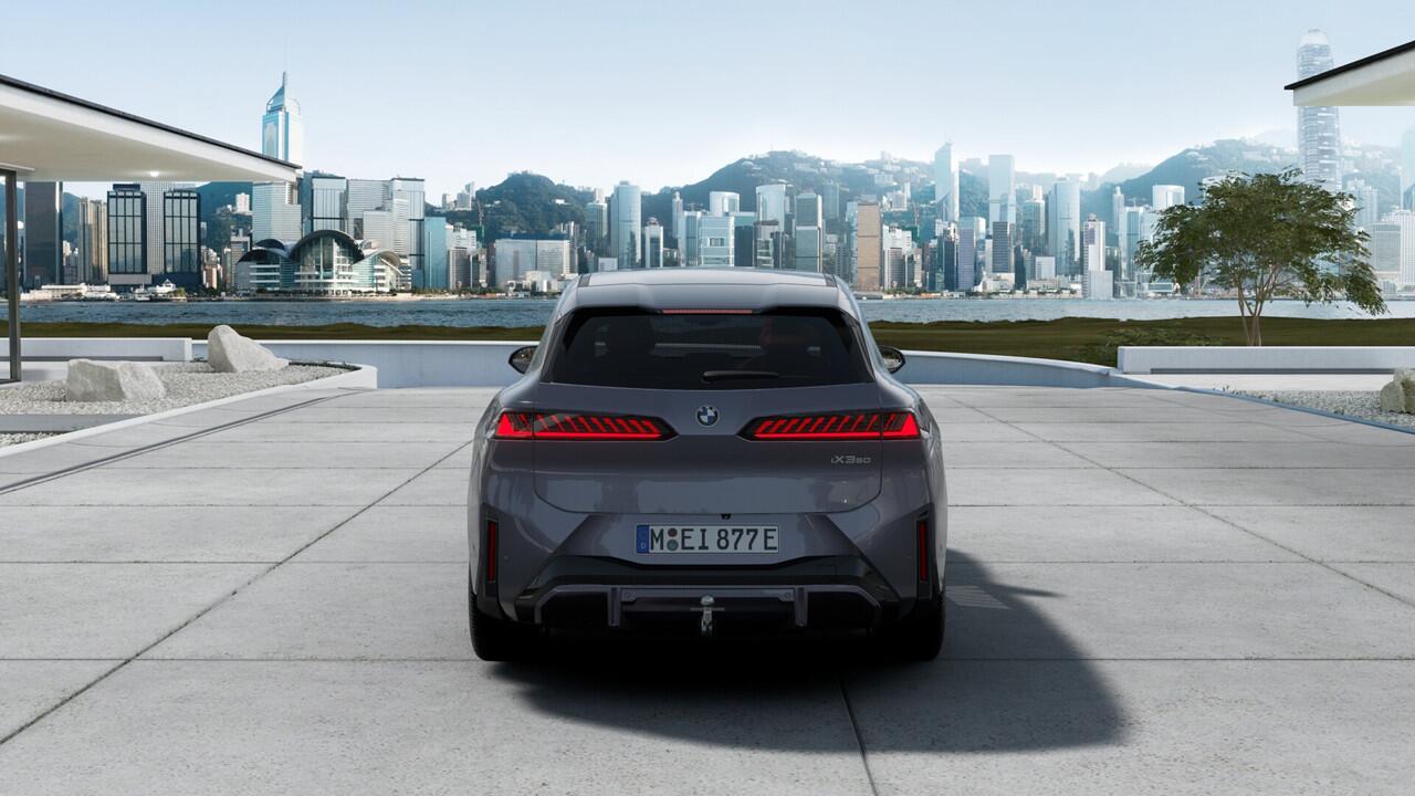 BMW X3 iX3 50 xDrive M Sport / Panoramadak / Trekhaak / Multifunctionele Stoelen / Parking Assistant Plus / Stuurverwarming