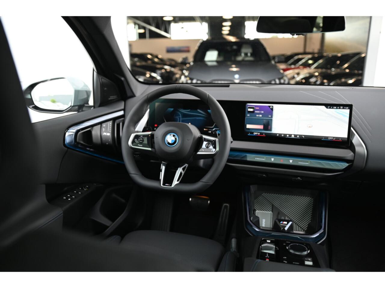 BMW X3 30e xDrive M Sport Automaat / Panoramadak / Trekhaak / Sportstoelen / Adaptieve LED / Parking Assistant Plus / Stoelventilatie / Comfort Access