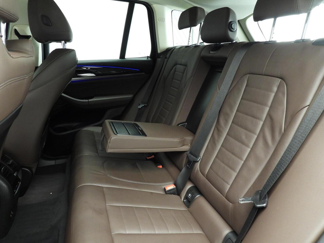 BMW X3 xDrive20i | LED | Leder | Navigatie | Active cruise | Sportstoelen | Chrome line | DAB | Harman-kardon sound | Alu 19 inch