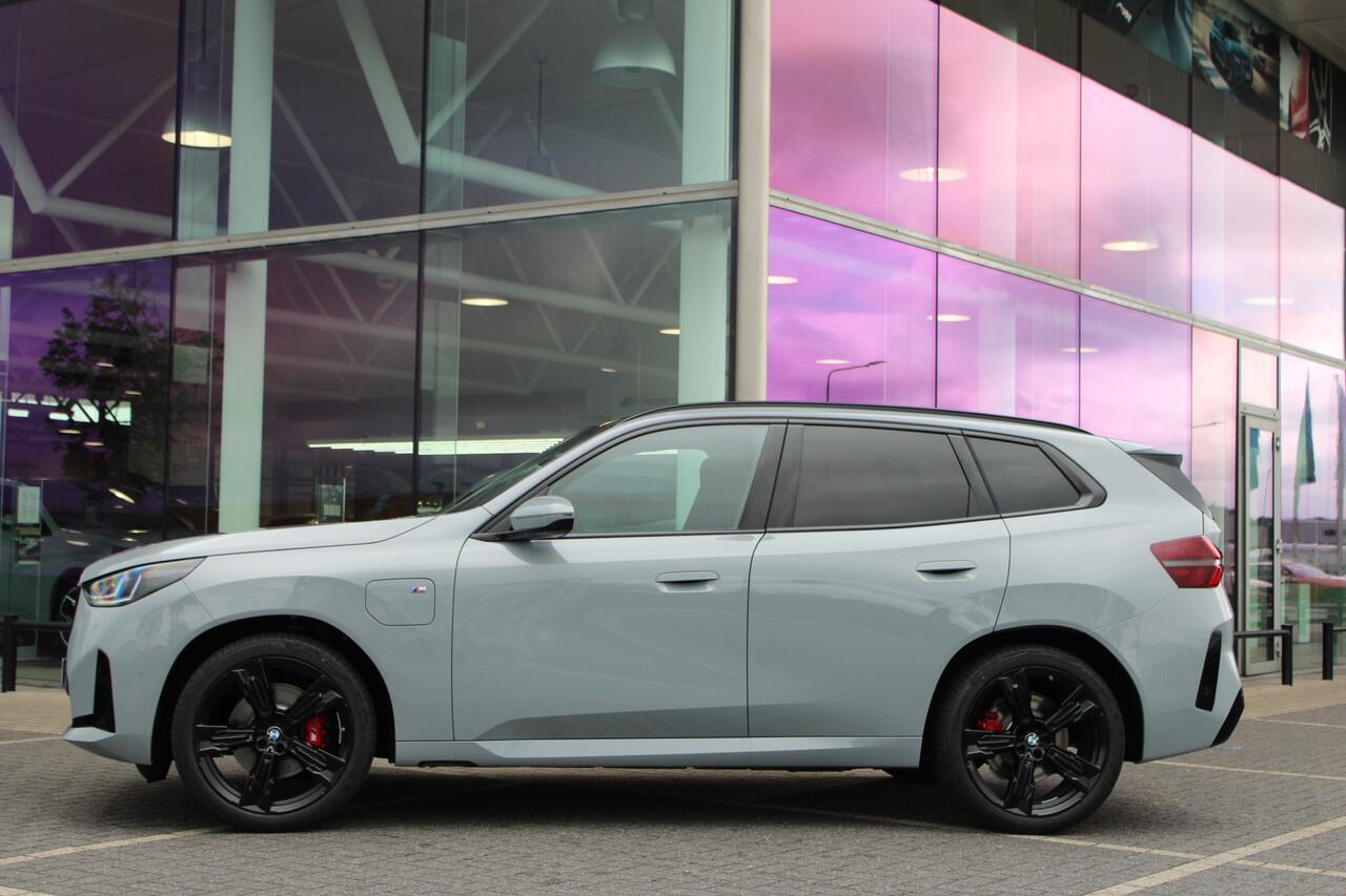 BMW X3 30e xDrive M Sport Automaat / Panoramadak / Trekhaak / Sportstoelen / Adaptieve LED / Parking Assistant Plus / Comfort Access / Stuurverwarming