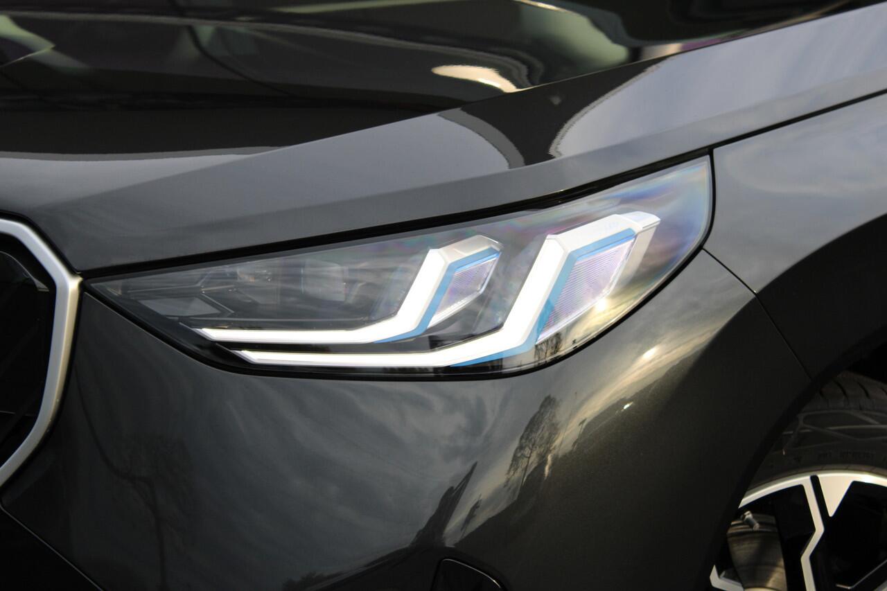 BMW X3 30e xDrive M Sport Automaat / Panoramadak / Trekhaak / Sportstoelen / Adaptieve LED / Parking Assistant Plus / M Sportonderstel / Comfort Access