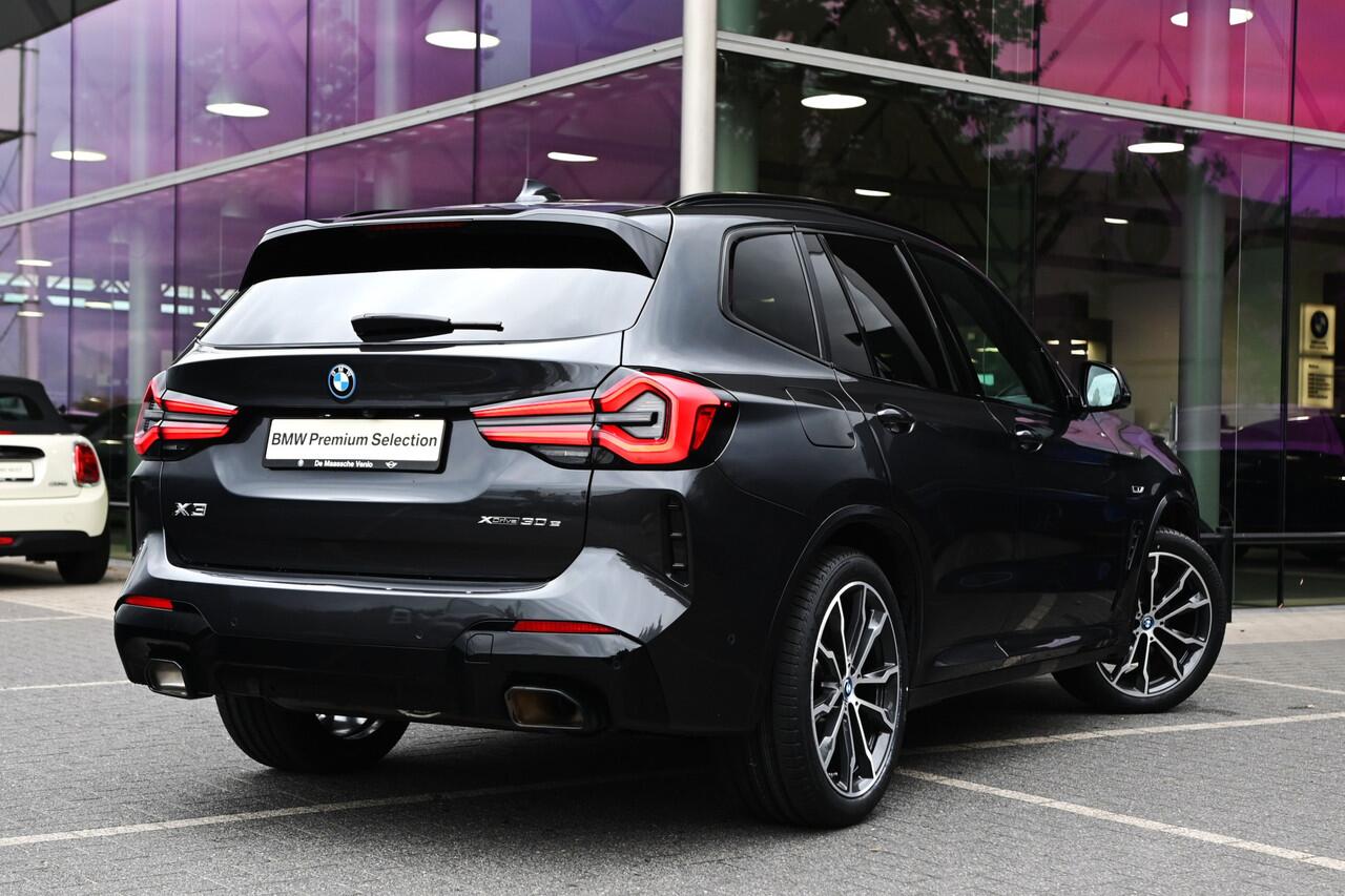 BMW X3 xDrive30e M Sport Automaat / Panoramadak / Trekhaak / Sportstoelen / Achteruitrijcamera / Laserlight / Comfort Access / Head-Up / Harman Kardon / Live Cockpit Professional