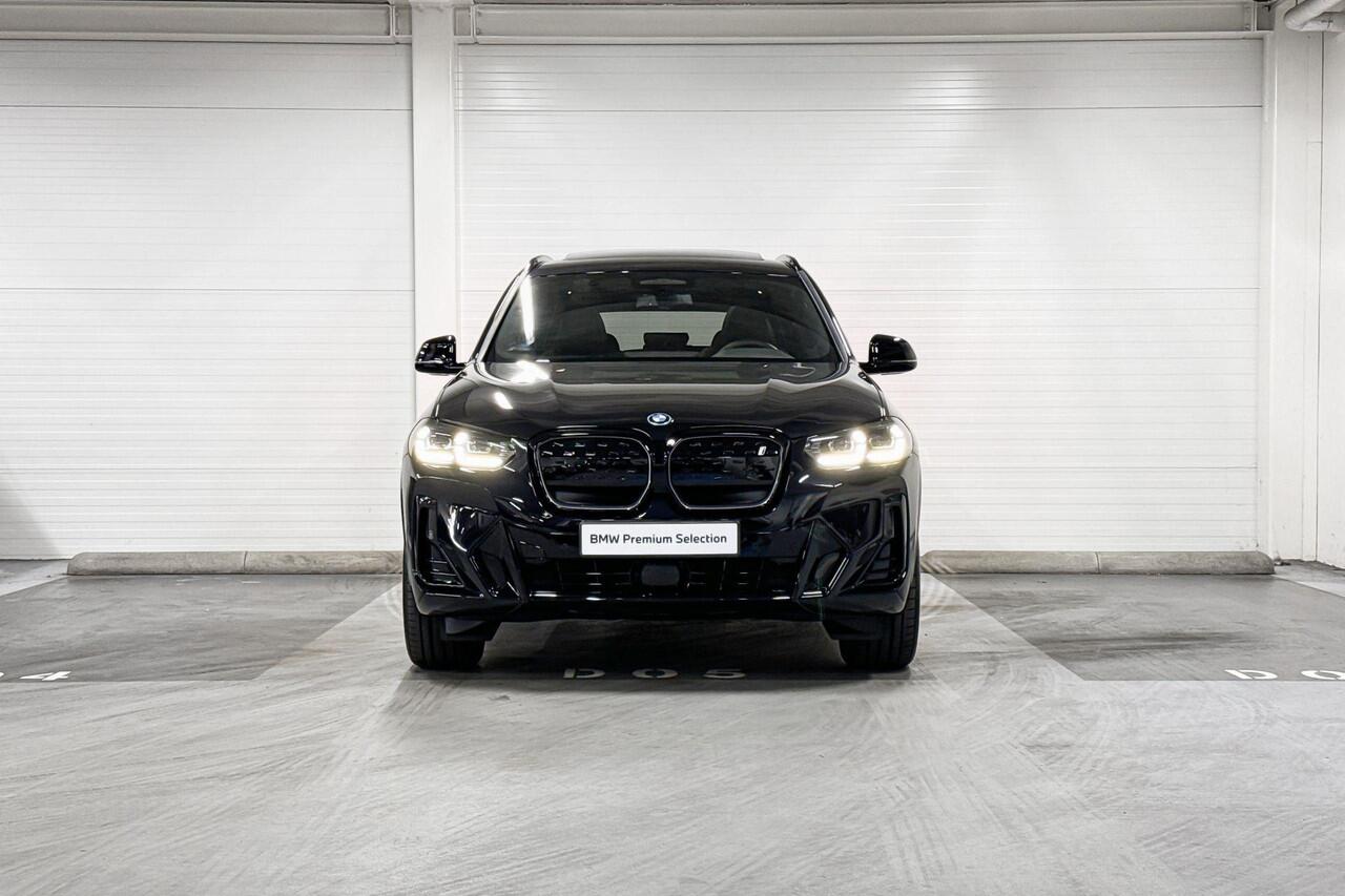 BMW X3 iX3 | M-Sport | Shadow Line Pack | Executive | Safety Pack | Driving Assistant Professional | Panoramadak | Selections