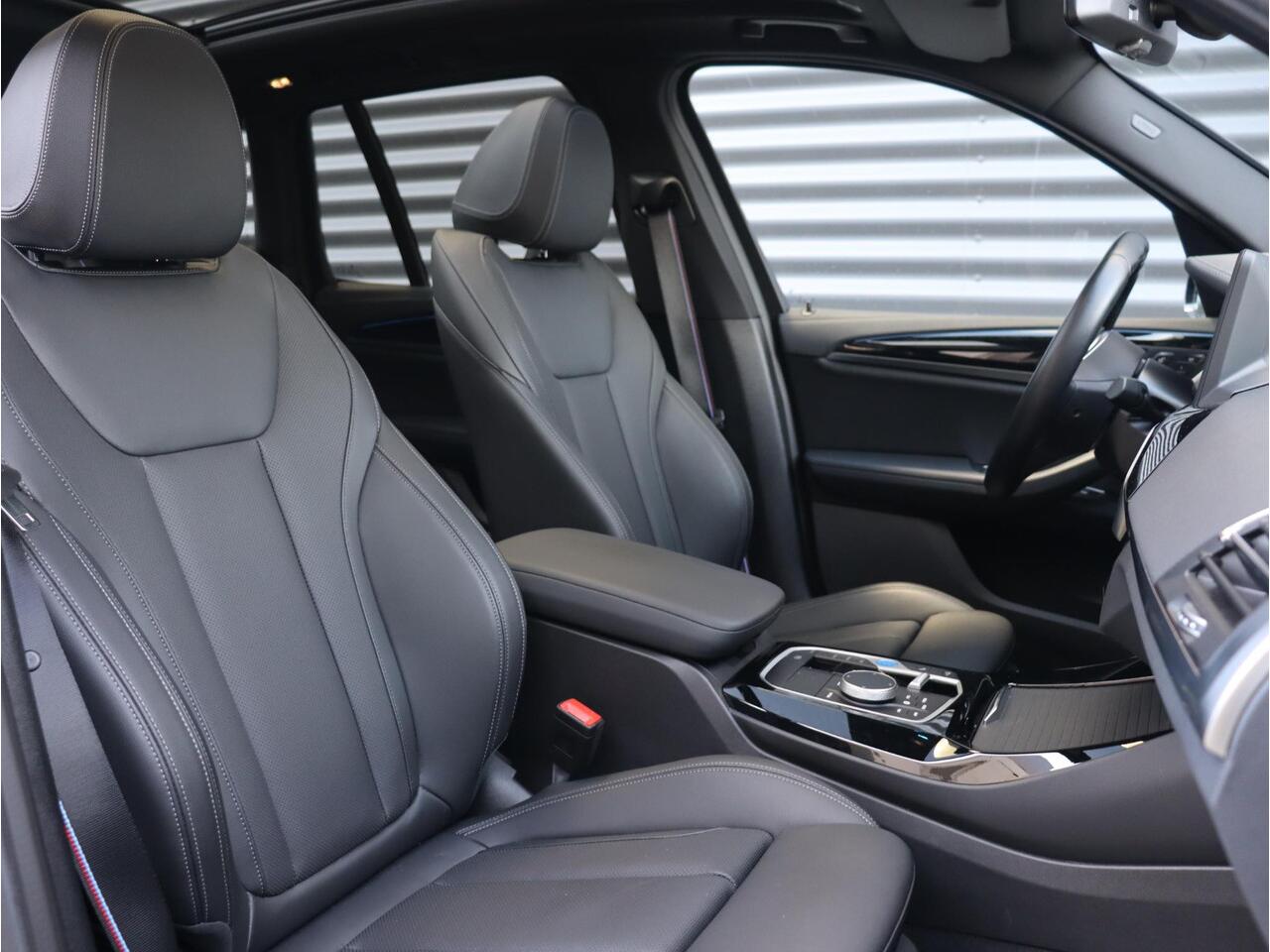 BMW X3 iX3 Executive | M Sportpakket | Driving Assistant Prof. | Getint Glas | Stuurwielverwarming | Adaptief Onderstel | Sportstoelen | Adaptieve LED | 19'' LMV