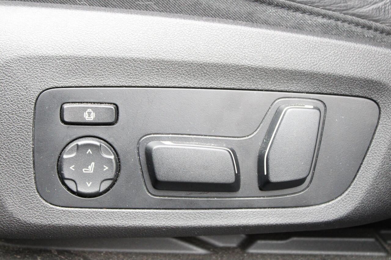 BMW X3 xDrive30e High Executive M Sport Automaat / Panoramadak / Trekhaak / Sportstoelen / LED / Parking Assistant Plus / Stoelverwarming / Live Cockpit Professional