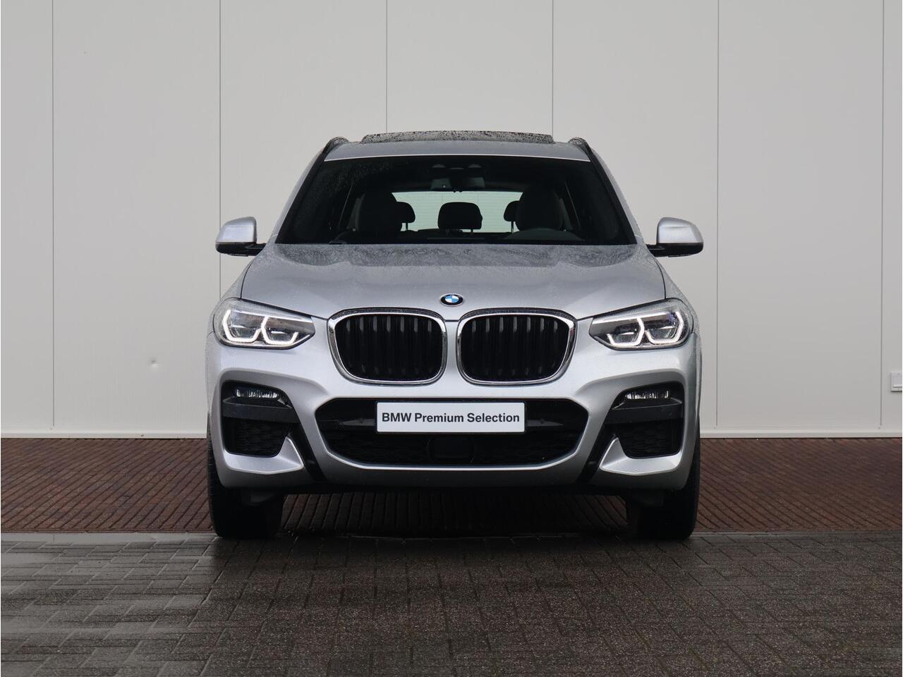 BMW X3 xDrive20i High Executive M-Sportpakket / Pano / Trekhaak / HUD / HIFI /