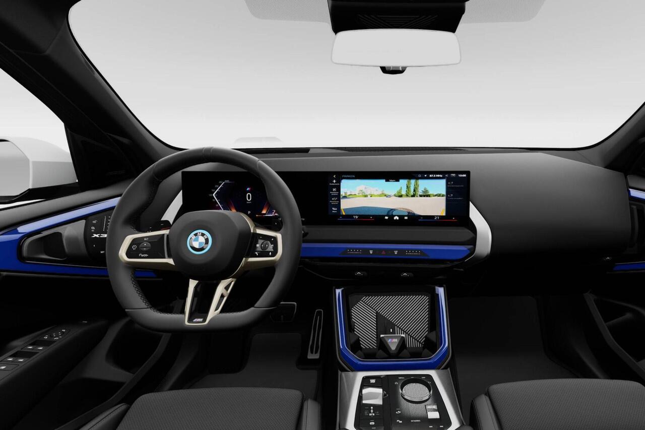 BMW X3 30e xDrive | Glazen panoramadak | Verwarmde stoelen voor en achter