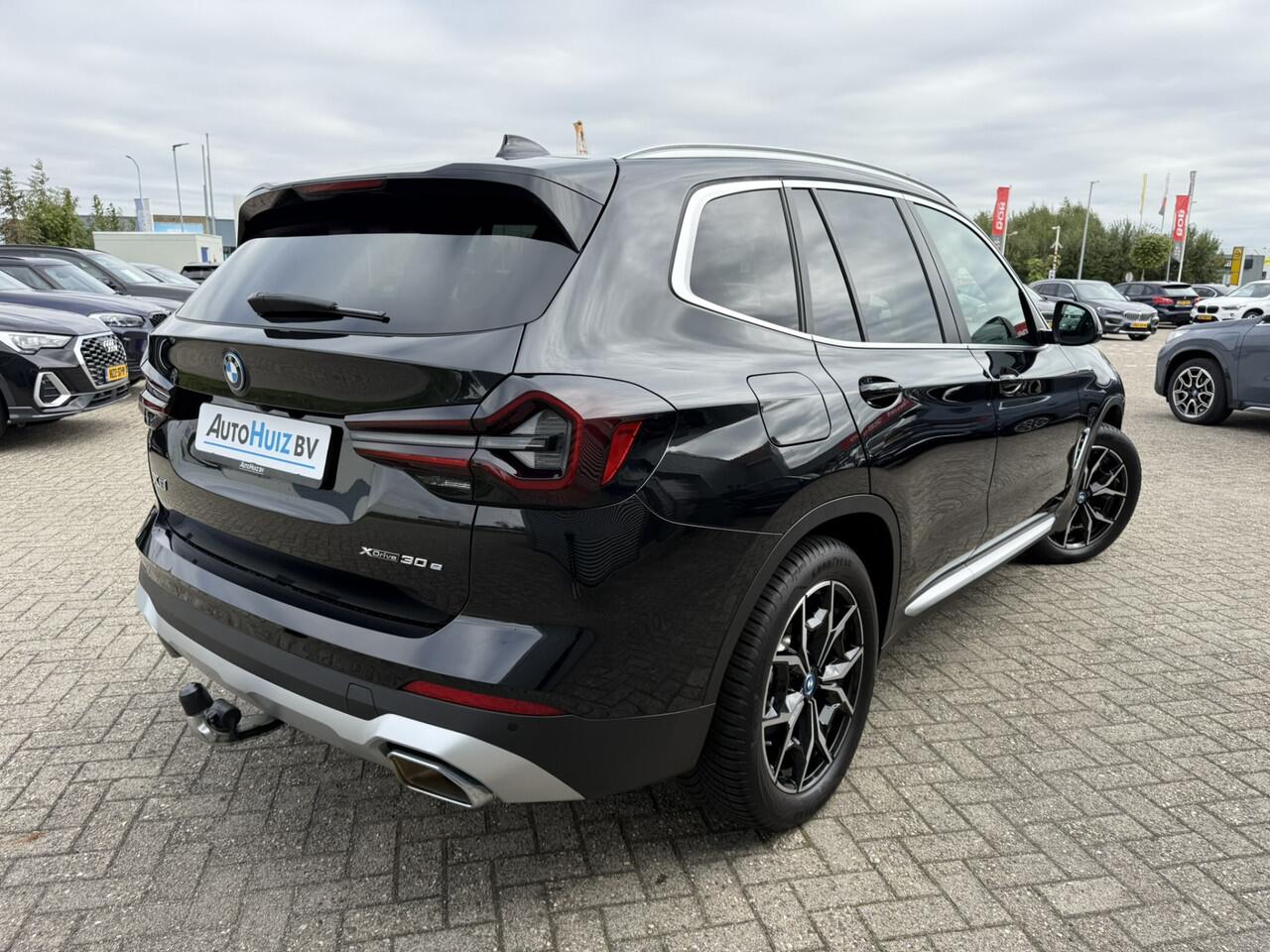 BMW X3 xDrive30e Advantage Trekhaak Lederen interieur LED DAB Carplay Facelift