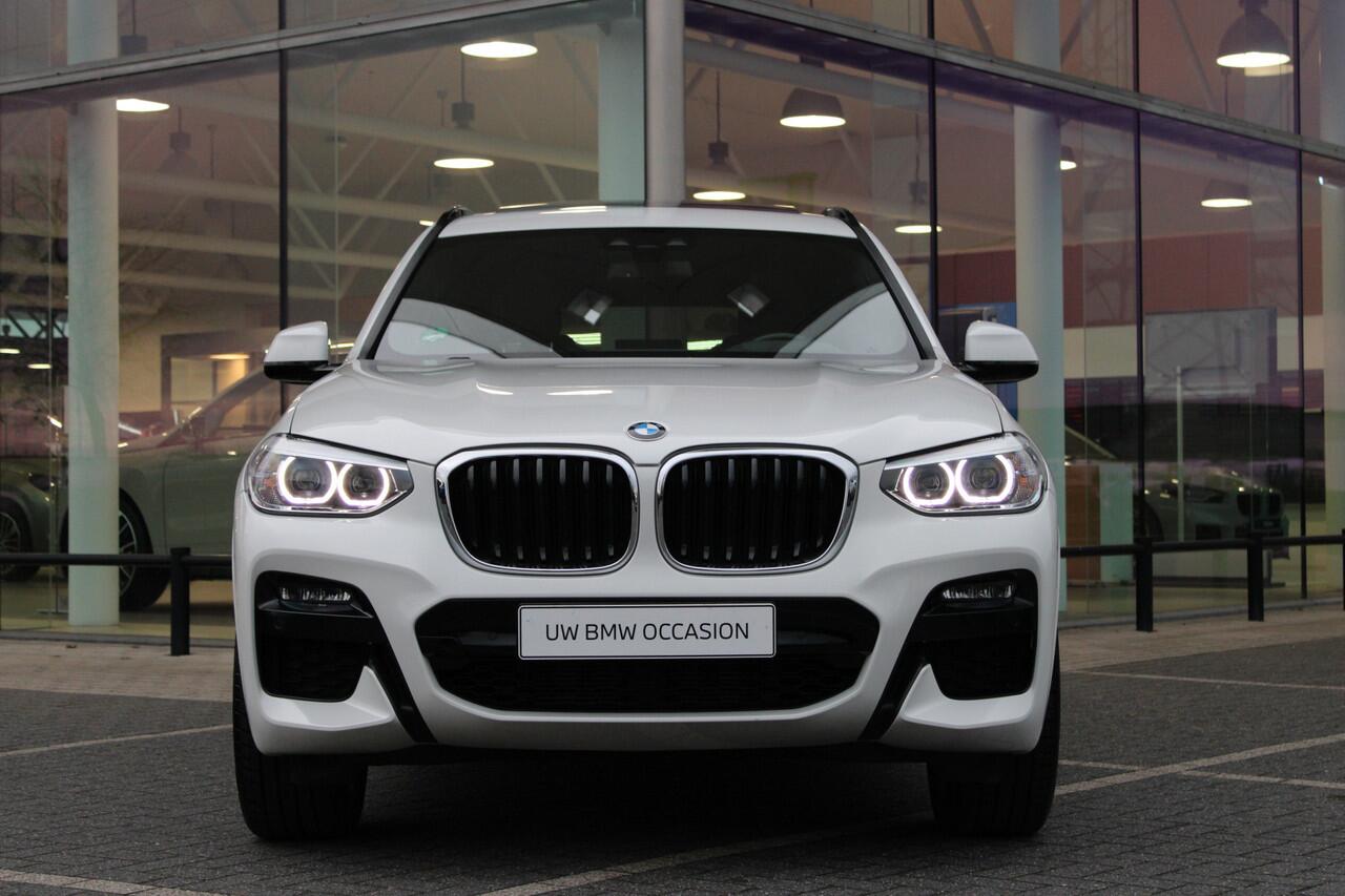 BMW X3 xDrive30i M Sport Automaat / Panoramadak / Sportstoelen / Achteruitrijcamera / LED / Head-Up / Comfort Access / Parking Assistant