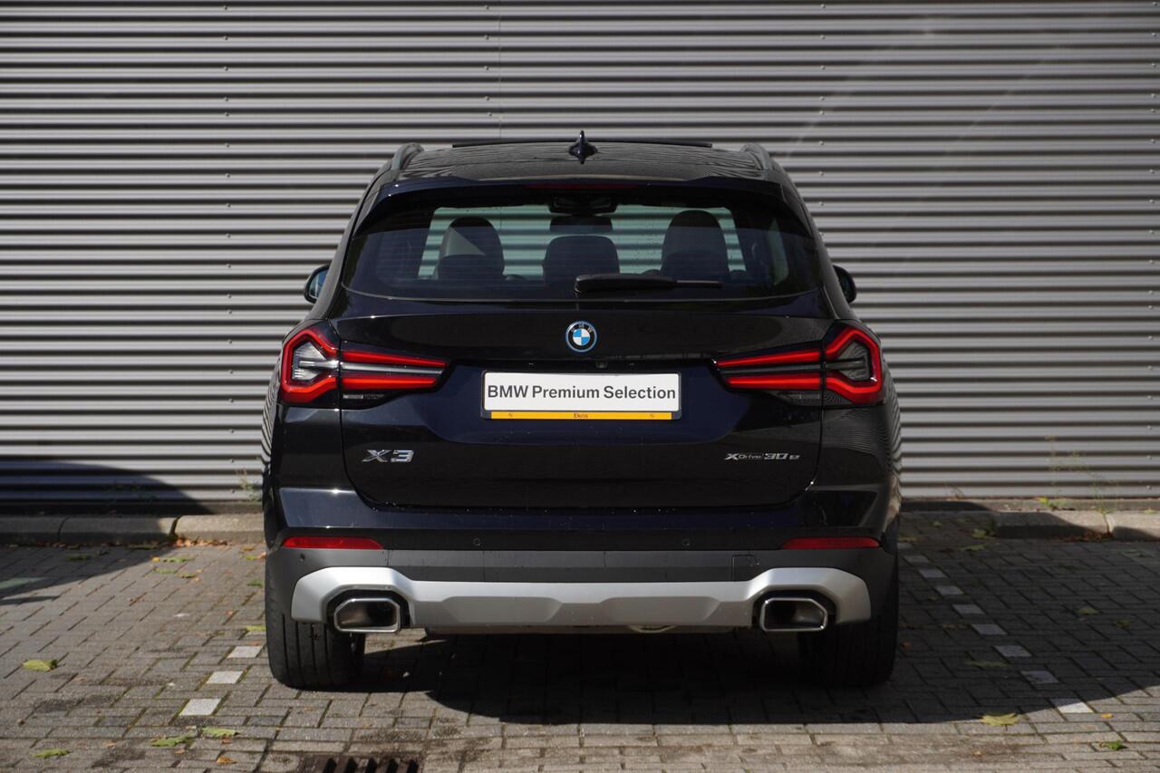 BMW X3 xDrive30e High Executive | Glazen panoramadak | BMW Head-Up Display | Elektrisch verwarmde voorstoelen | Geluidswerende ramen | Achteruitrijcamera