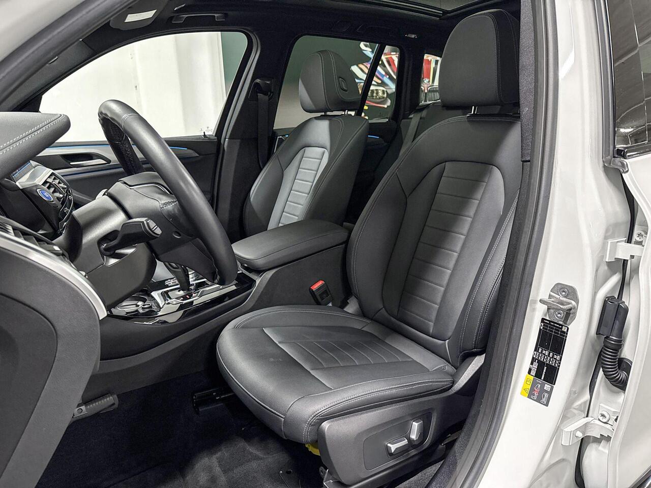 BMW X3 iX3 Executive 80 kWh | Stoelverwarming | Pano | Achteruitrij Camera