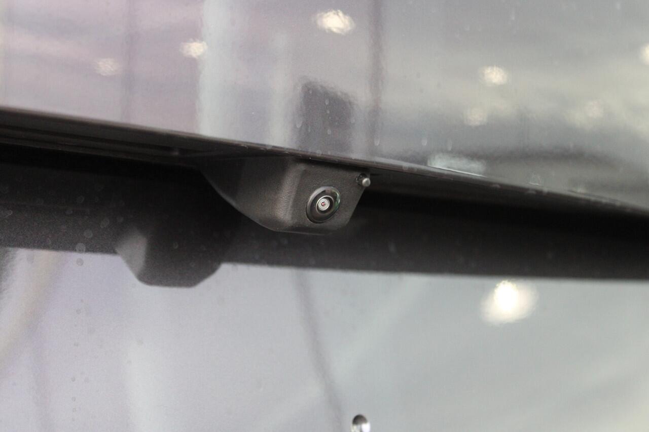 BMW X3 30e xDrive M Sport Automaat / Panoramadak / Trekhaak / Sportstoelen / Adaptieve LED / Parking Assistant Plus / M Sportonderstel / Comfort Access