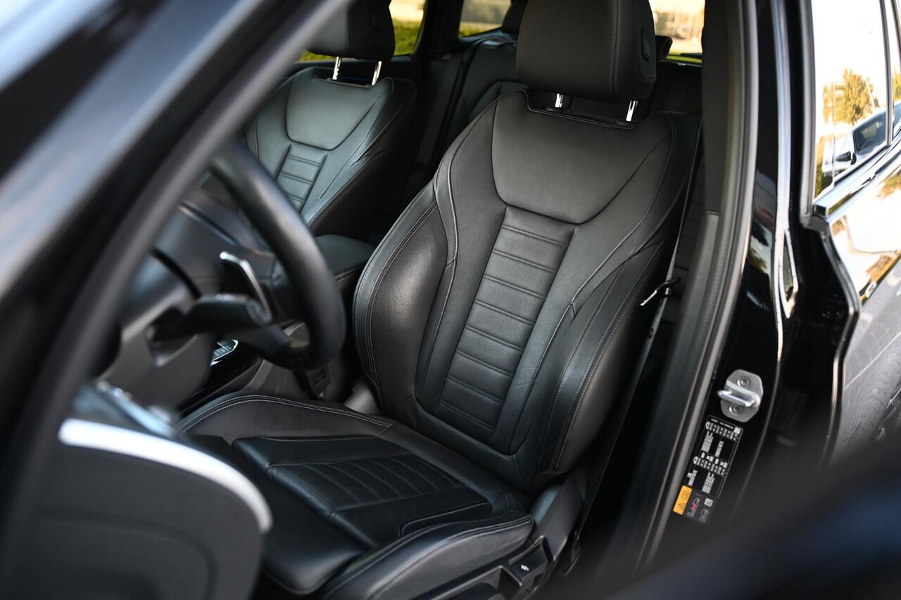 BMW X3 xDrive30e High Executive M Sport Automaat / Sportstoelen / LED / Parking Assistant Plus / Stoelverwarming / Live Cockpit Professional