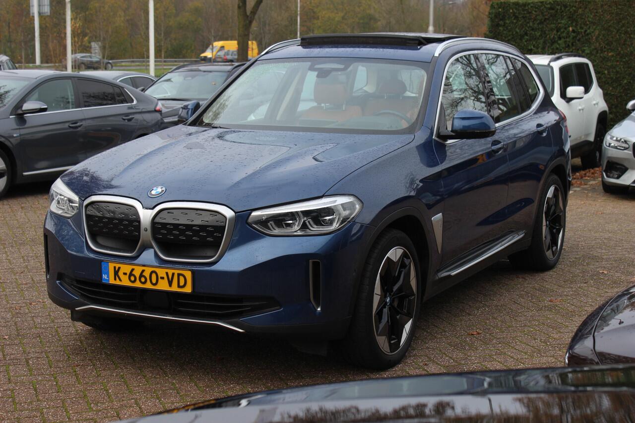 BMW X3 iX3 Executive 80 kWh / SoH 95.5% / Panoramadak / Camera / Head-up / 20'' / Leder / Harman Kardon / Navigatie / Memory seats / Dodehoek / DAB / Stoelverwarming / Cruise Control Adaptief