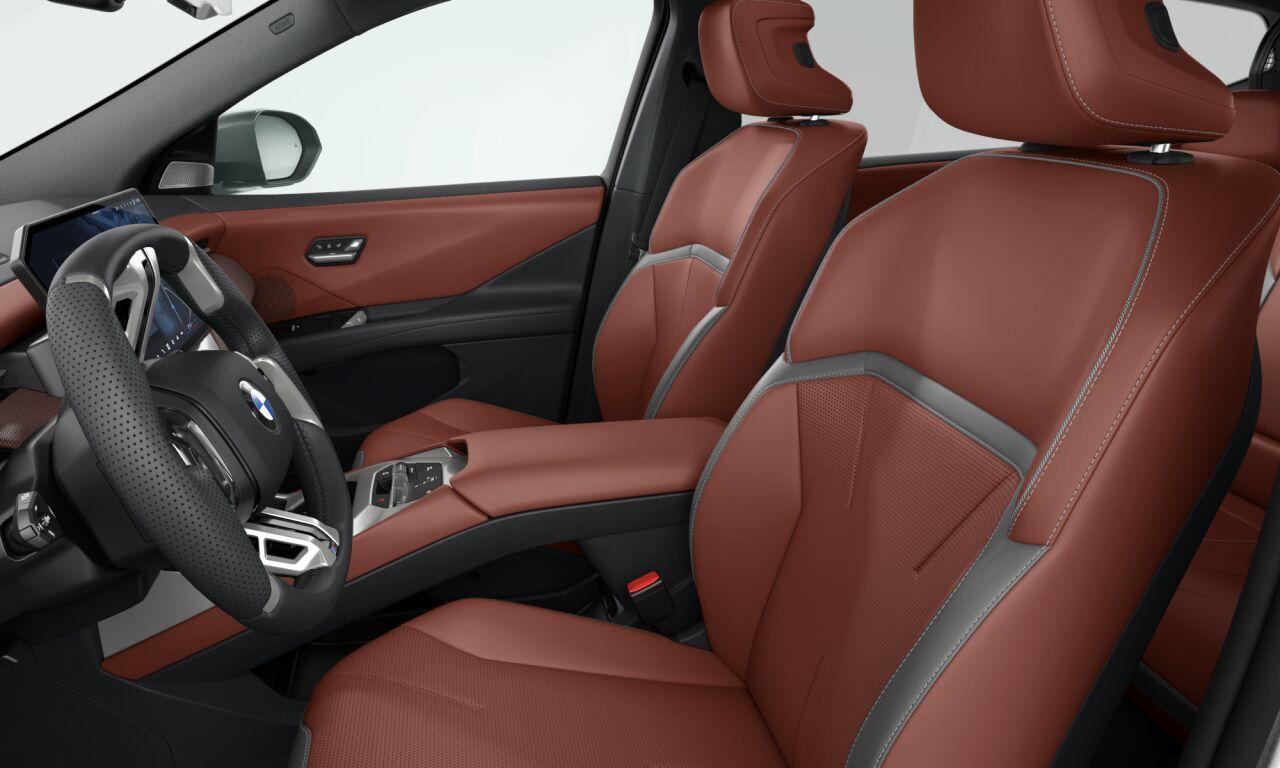 BMW X3 iX3 50e xDrive M Sportpakket | Iconic Glow | Panoramadak | Trekhaak | Innovation Pack