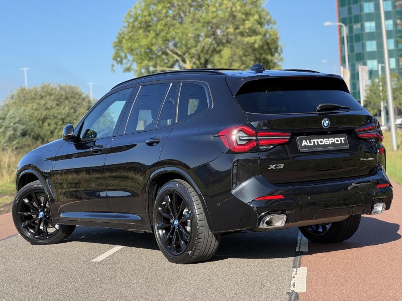 BMW X3 xDrive30e M-Sport 292 Pk Carbon Pano Camera