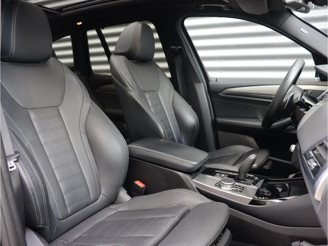 BMW X3 xDrive20i | High Executive | M Sportpakket | Panodak | Parking Pack | Hi-Fi | Getint Glas | 19'' LMV