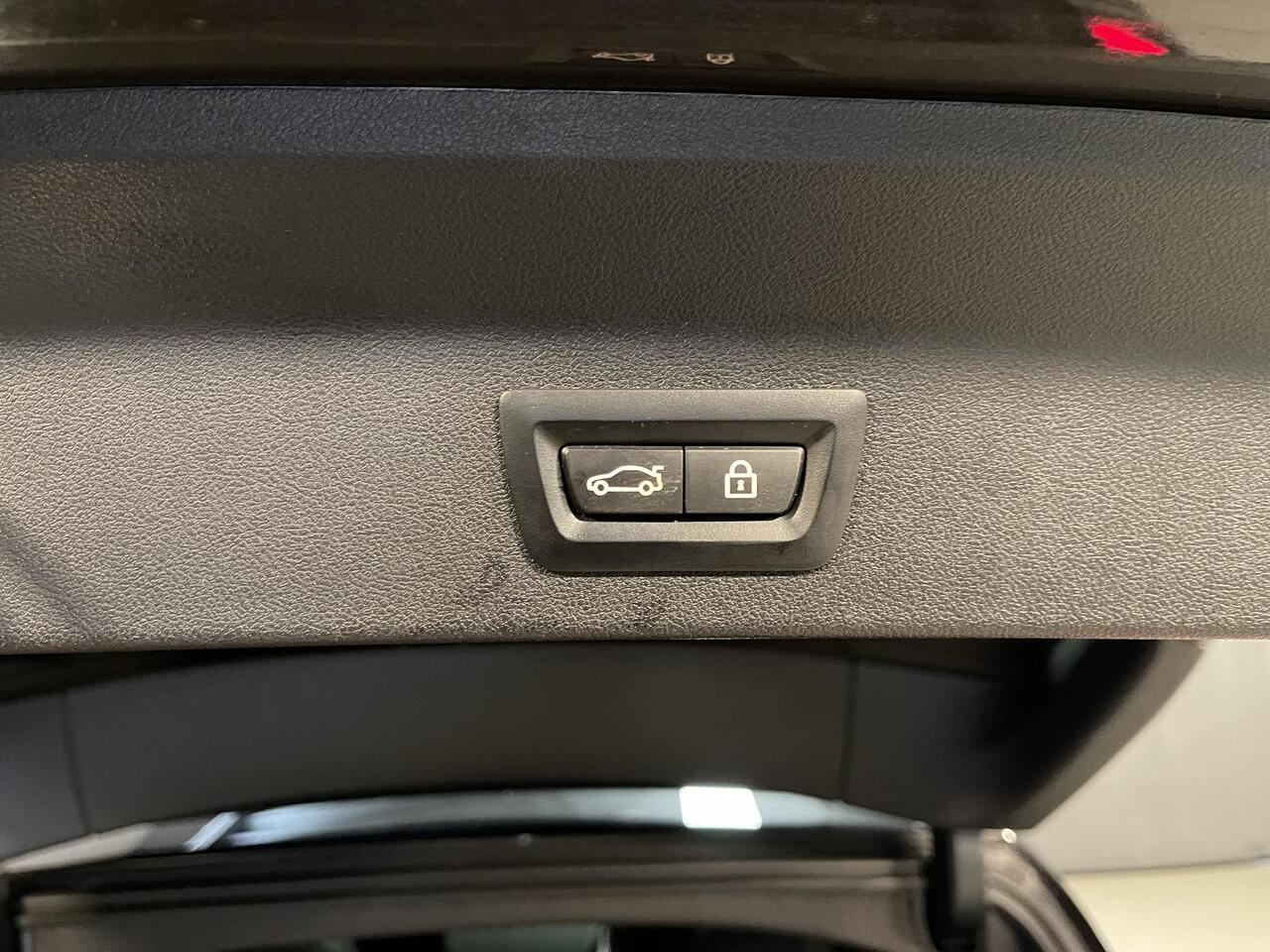 BMW X3 xDrive30e High Executive M Sport 19"/Leder/Panoramadak/Trekhaak/Keyless/Head-up/Stoelverwarming/Sfeerverlichting/Camera/Apple Carplay & Android Auto