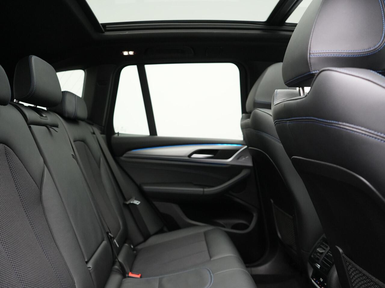 BMW X3 xDrive30e M Sport Plug In Hybrid 293pk Dealer O.H. PHEV | Panodak | Head Up | Camera | Lederen Sportstoelen Verwarmd | Sfeerverlichting | Keyless | Blis | Virtual | Navigatie | DAB |