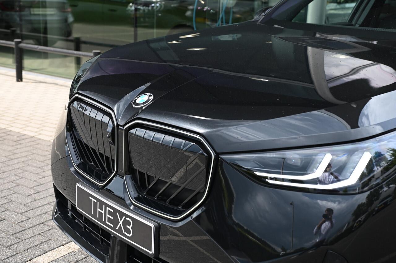 BMW X3 30e xDrive M Sport Automaat / Panoramadak / Trekhaak / Sportstoelen / Adaptieve LED / Stoelventilatie / Parking Assistant Plus / Comfort Access