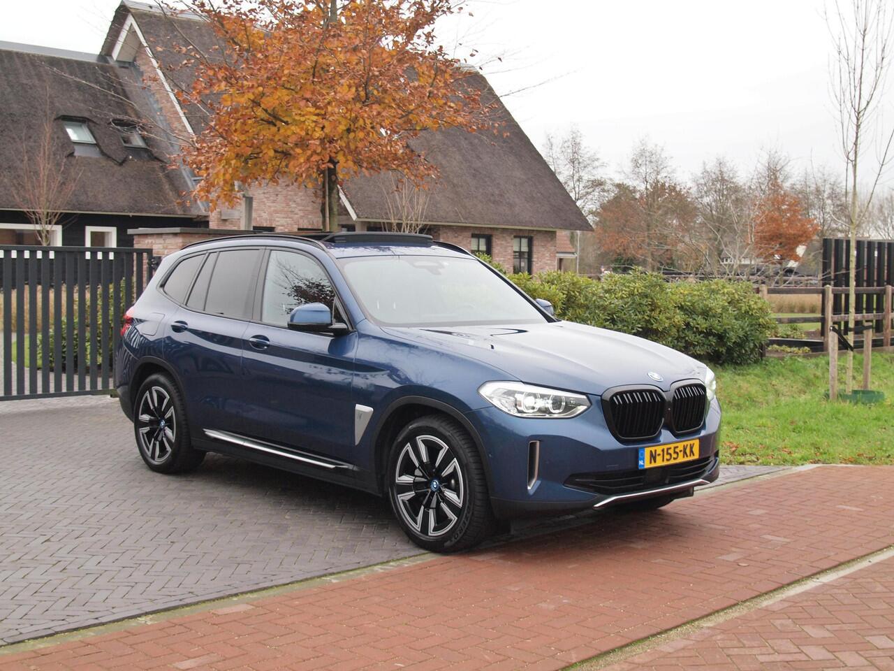BMW X3 iX3 Executive 80 kWh | SOH 100% | Panoramadak | Sfeerverlichting | Camera | Apple Carplay | NL-Auto |