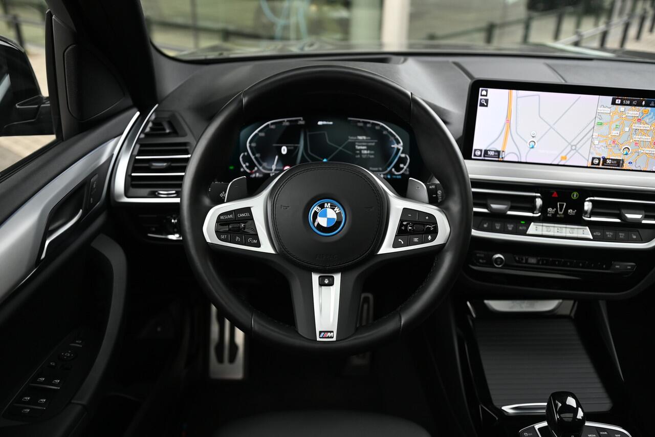 BMW X3 xDrive30e High Executive M Sport Automaat / Panoramadak / Trekhaak / Laserlight / Sportstoelen / Comfort Access / Head-Up / Stoelverwarming / Live Cockpit Professional