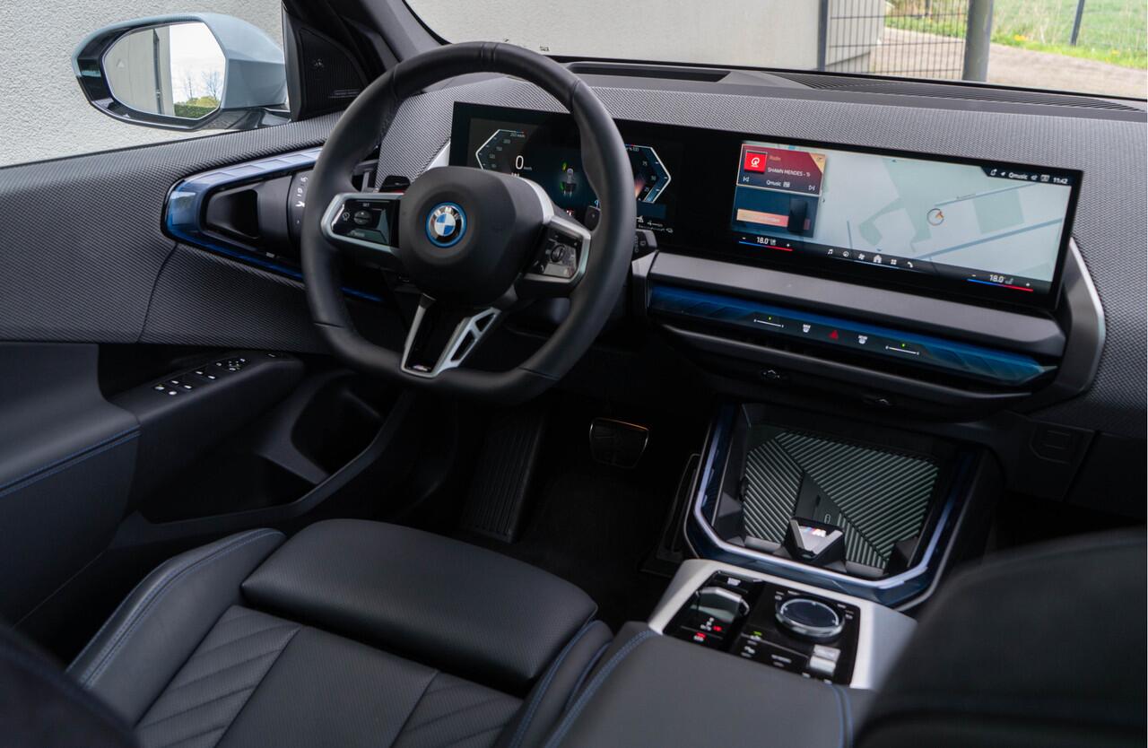 BMW X3 30e xDrive / M- Sport/ Live Cockpit/ Adaptive Cruise Control/ Panoramadak/ 220kW 300PK)