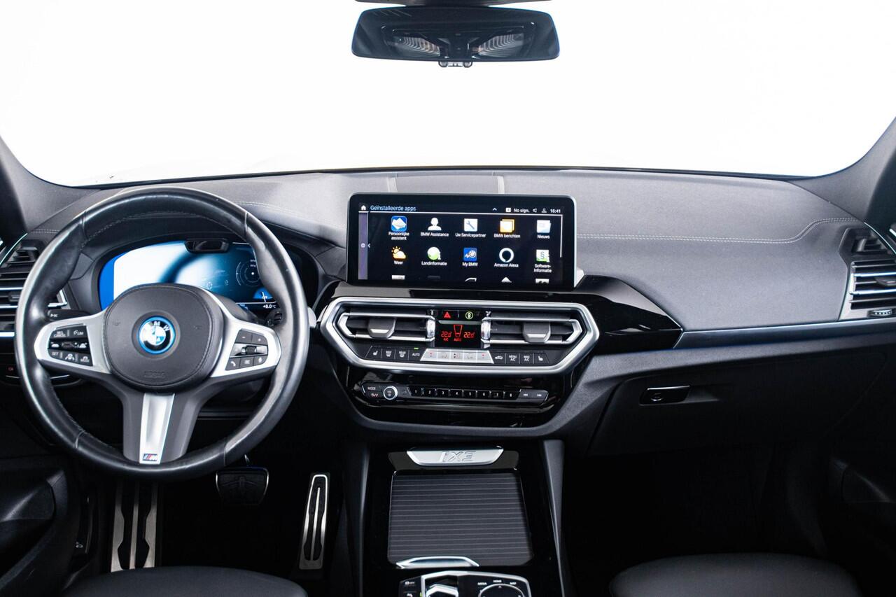 BMW X3 iX3 Executive 80 kWh Sportstoelen - Elektrisch verwarmde voorstoelen - Comfort Access - Driving Assistant Professional - Active Guard - Active Protection - Parking Pack - Akoestische voetgangersbescherming -