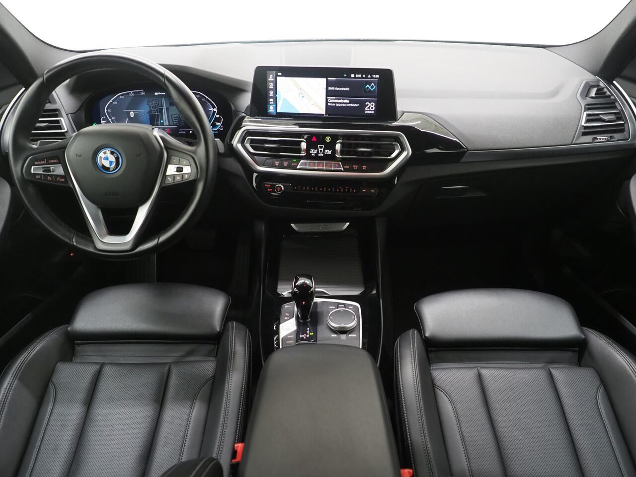 BMW X3 xDrive30e LCI 292PK | Leder | Sportstoelen | Zwarte Hemel | Camera | DAB | Carplay