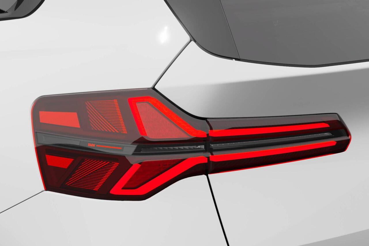 BMW X3 30e xDrive | Glazen panoramadak | Verwarmde stoelen voor en achter