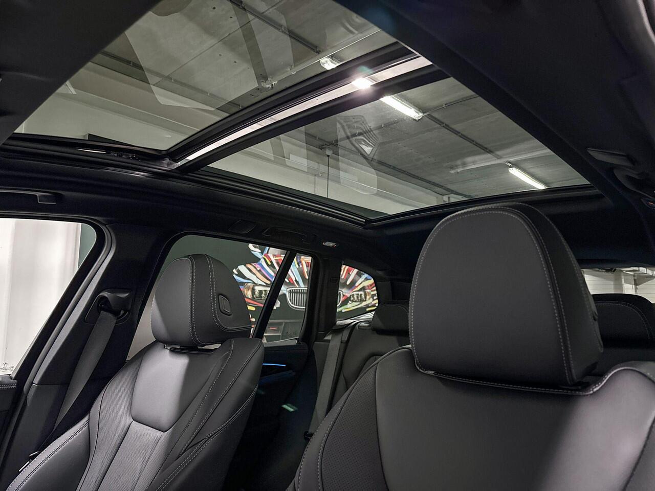 BMW X3 iX3 | M-Sport | Shadow Line Pack | Executive | Safety Pack | Driving Assistant Professional | Panoramadak | Selections