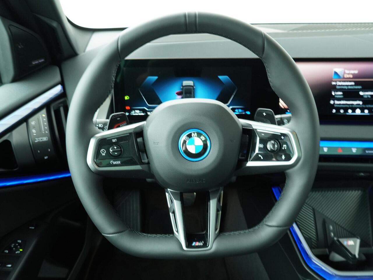 BMW X3 30e xDrive M-Sport Pro | Panoramadak | Head-Up | Adaptive Cruise | Trekhaak | Stuurverwarming | Comfort Access |