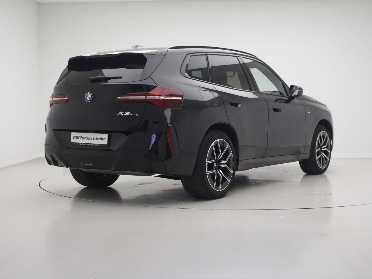 BMW X3 30e xDrive M-Sport | 20" | Panorama | Elek. verst. stoelen | Trekhaak | Voorbereiding Driv. Ass. Plus