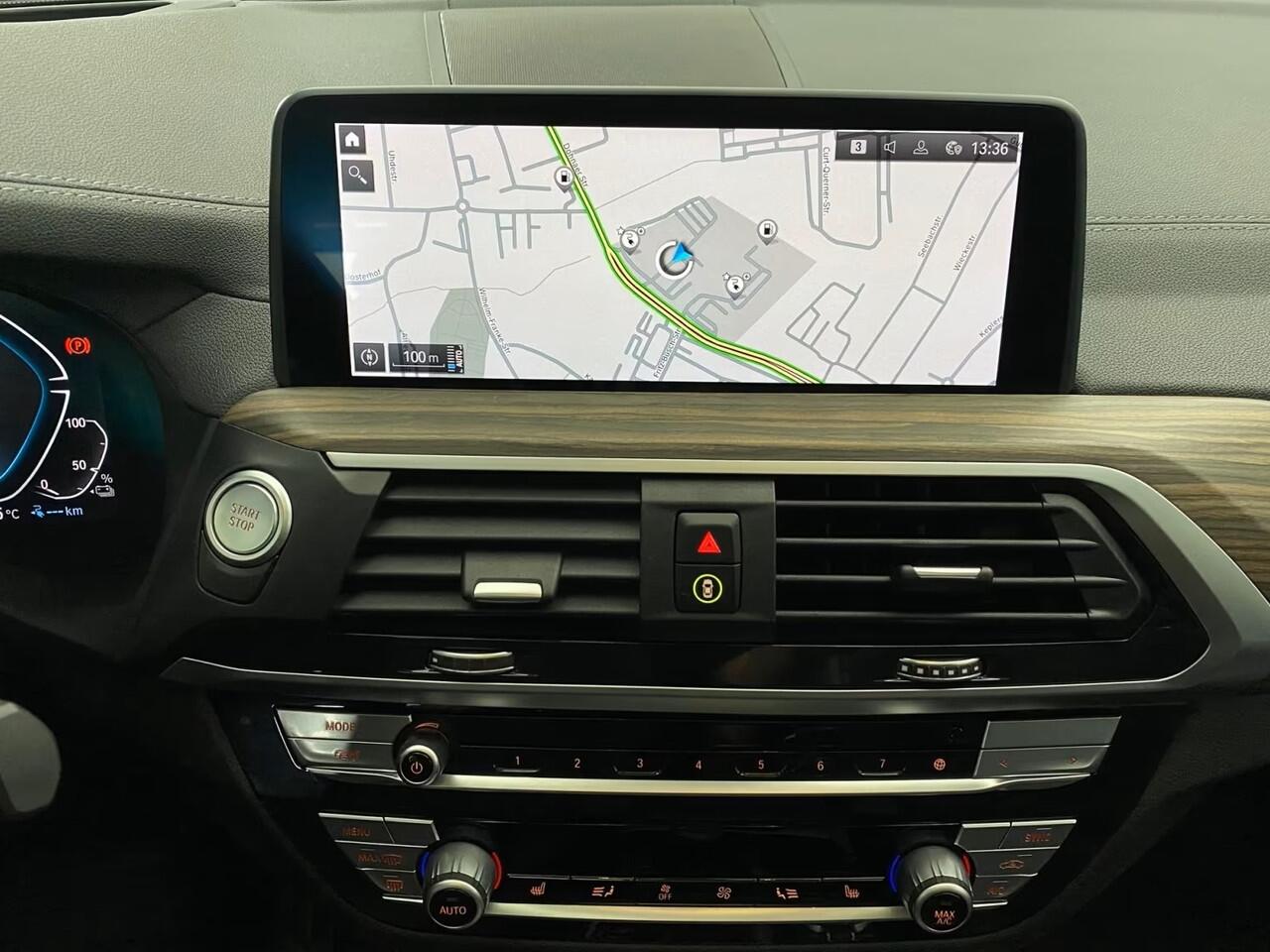 BMW X3 xDrive30e M-SPORT ** ADAPT LED, NAVI+, PANORAMA, TREKH, 20-inch LMV, CARBON SCHWARZ ** 1e EIG ** ** INFORMEER OOK NAAR ONZE AANTREKKELIJKE FINANCIAL-LEASE TARIEVEN **