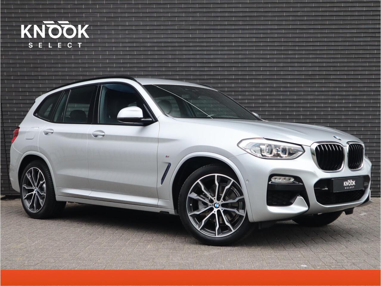 BMW X3 xDrive20i High Executive M Sport Pakket Automaat / Navigatiesysteem Professional / Trekhaak / Achteruitrijcamera / Leder / 20 Inch / Hifi / Shadow Line / Stoelverwarming / LED-koplampen / DAB+